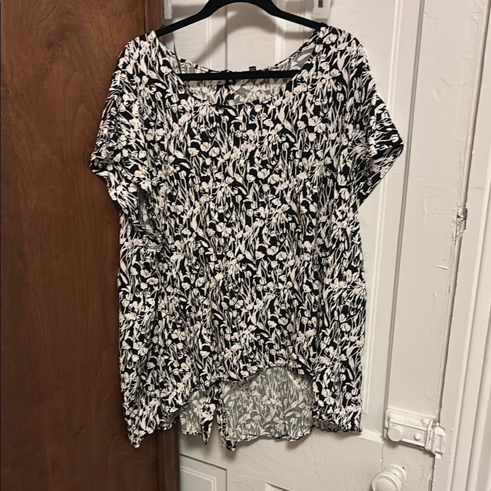 Jones New York Black and White Boxy Blouse
